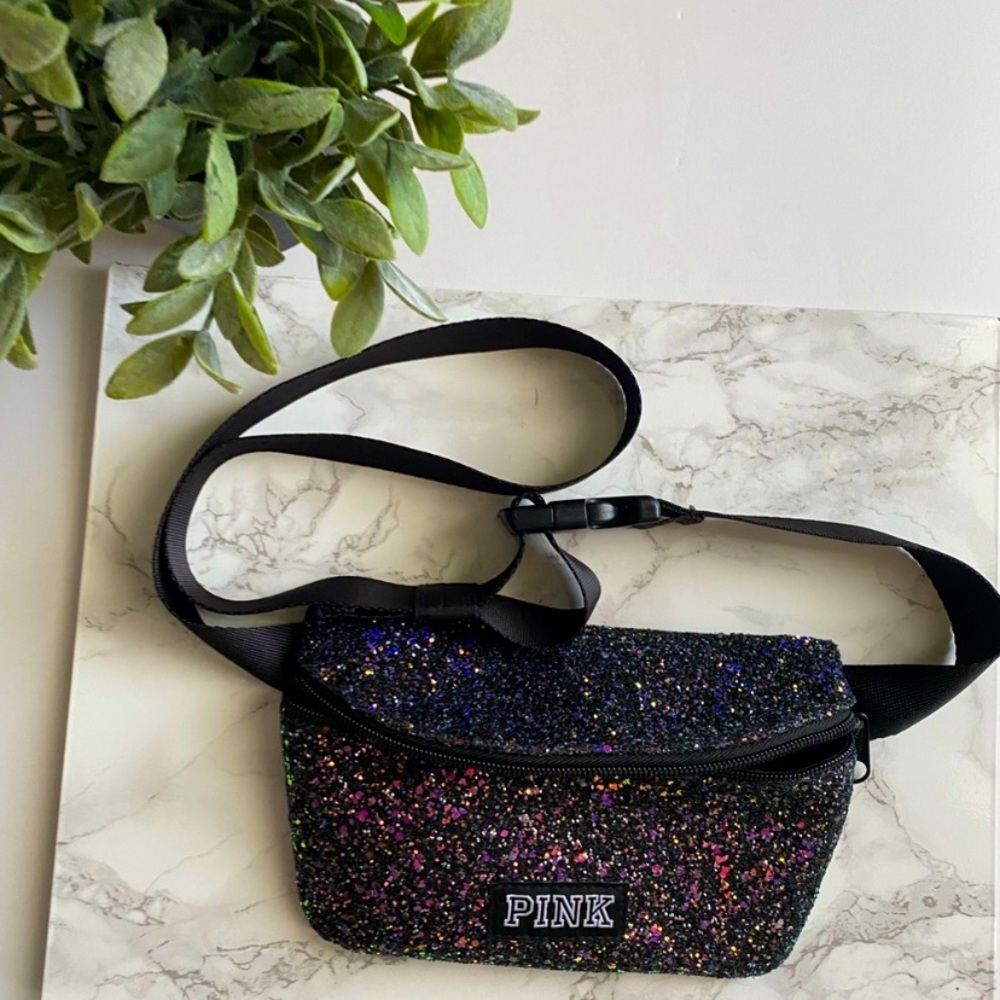 Victoria Secret PINK Glitter Fanny Pack Belt
Bag Crossbody.